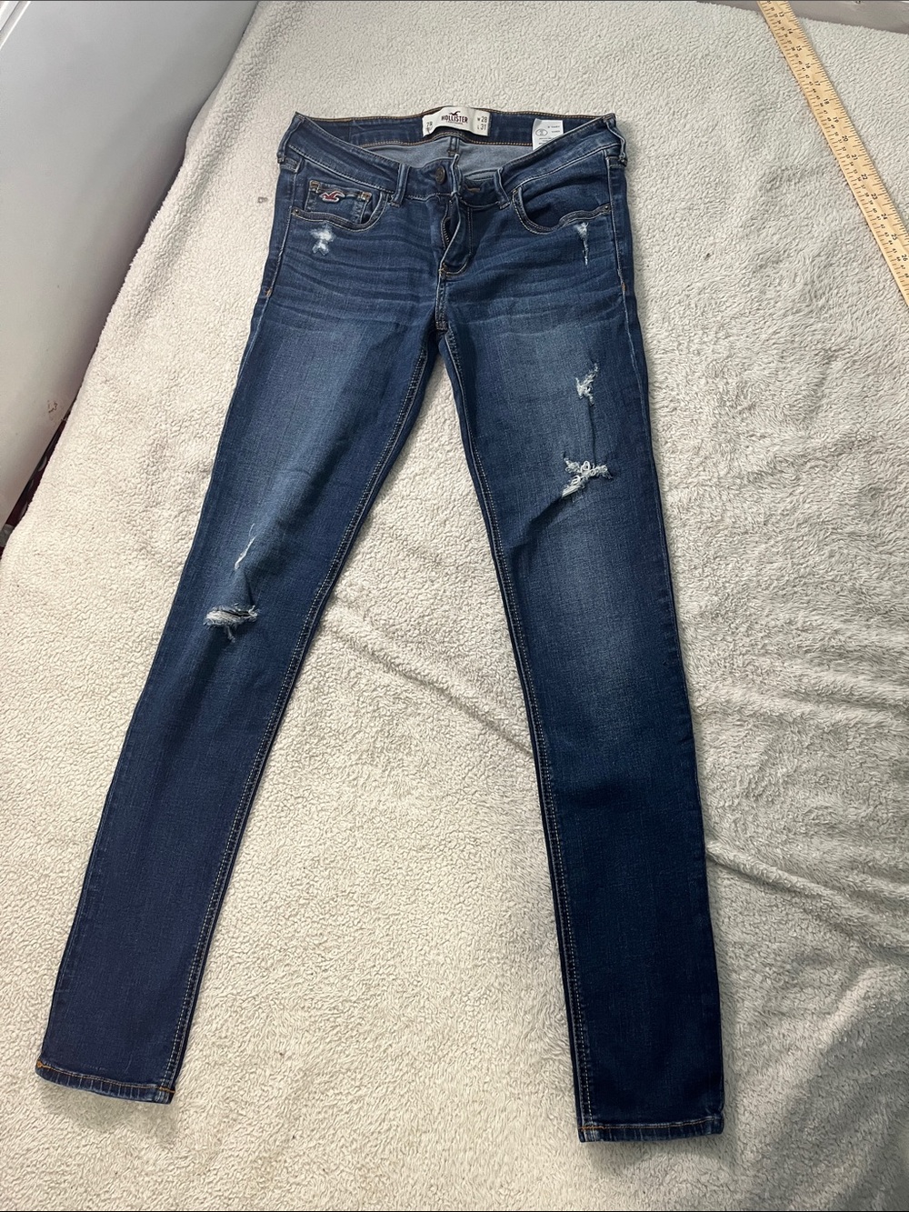Hollister Dark Wash Distressed Skinny Jeans B024